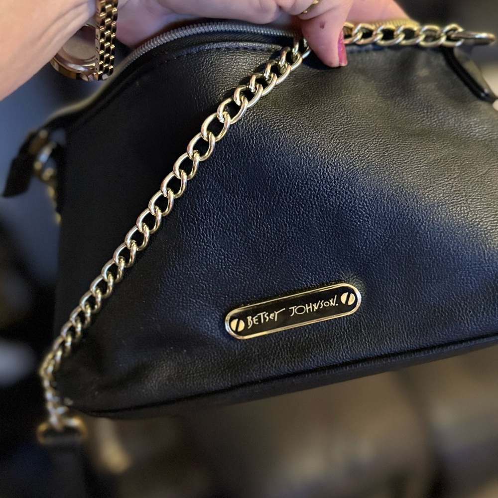 Betsey Johnson Black and Yellow 'TAXI' Crossbody Bag - Picture 2 of 3